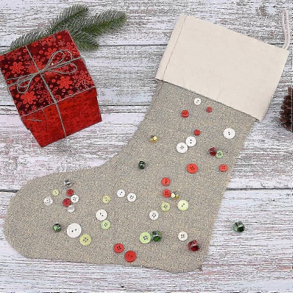 4-pakning julesokker i burlap til oppheng ved peisen for DIY