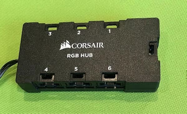Corsair 6-ports RGB LED-blæserhub til Corsair Lightning Node Pro Commander Crystal