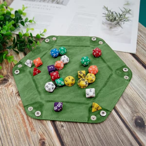 Terningebakker Sekskantet Sammenfoldelig Terningebakke PU-læder og Fløjlsholder til RPG, DND og andre brætspil (Grøn, Kamel)