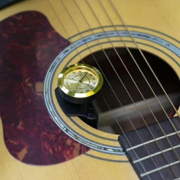 2-i-1 Gitarr Luftfuktare Hygrometer Temperatur Fuktighetsmätare för Akustisk Gitarr Ukulele Violinspelare Utan Batteri