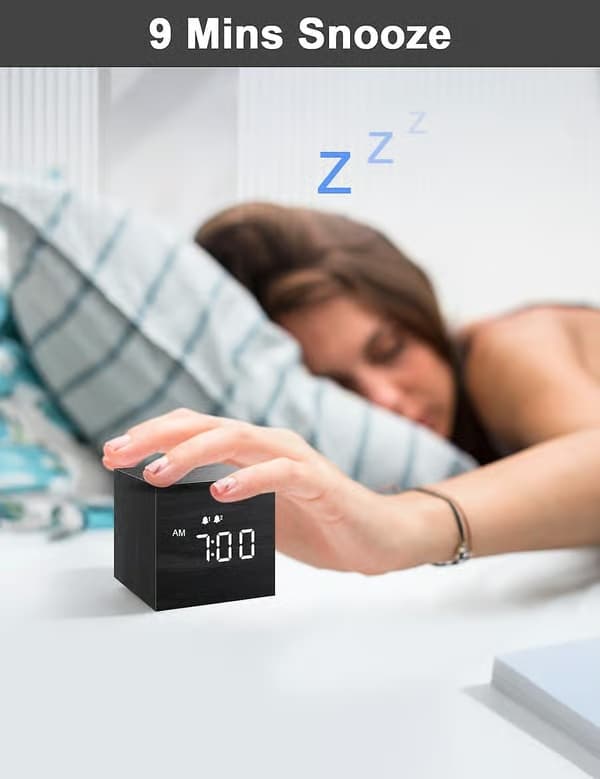 SCSYV Digital Väckarklocka, med LED-trädisplay, Dubbla Larm, 2,5 tums Kubisk Liten Mini Träklocka för Sovrum, Nattduksbord Black