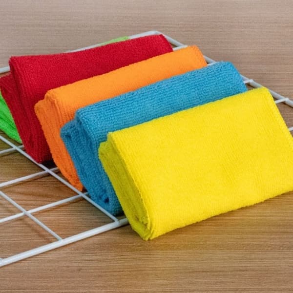 Punainen mikrokuituliina, rasvaa hylkivä, punainen red