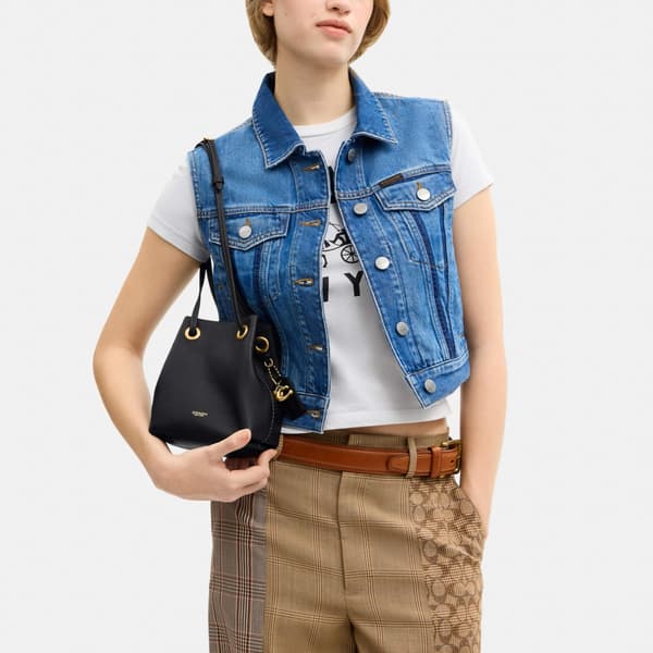 Coach Damväska i läder Jade Drawstring Bucket Bag Black