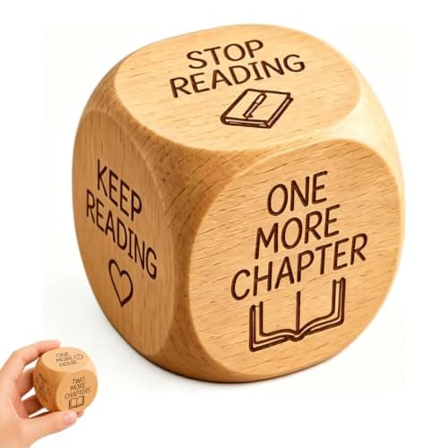 Lesebeslutnings-terning i tre, 6-sidet gravert bokinspirert spillterning, \"One More Chapter\" nyhetsminne, skrivebordsdekorasjon for bokelskere 1pcs