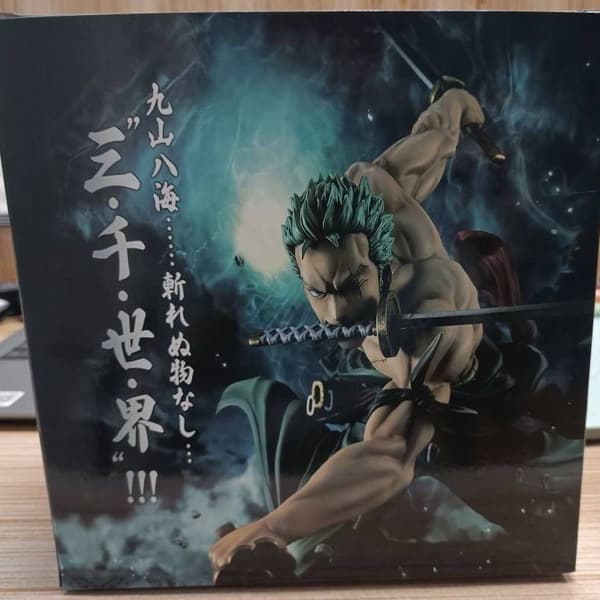 One Piece Roronoa Zoro Tre-sværdstil Figur Samlet Anime Model Skrivebordsornament Three Thousand