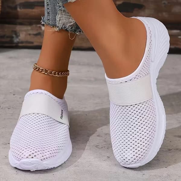 Hvite slip-on joggesko for kvinner - pustende og lette Hvit 43 White 43