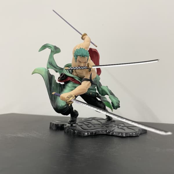 One Piece Roronoa Zoro Tre-sværdstil Figur Samlet Anime Model Skrivebordsornament Three Thousand