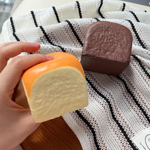 Smør Langsomt Stigende Squishy, Squishy Legetøj, Dumpling Stressbolde, Fidget Legetøj (Sort Gul Hawaiian Roll squishy) Black Yellow Hawaiian Roll squishy