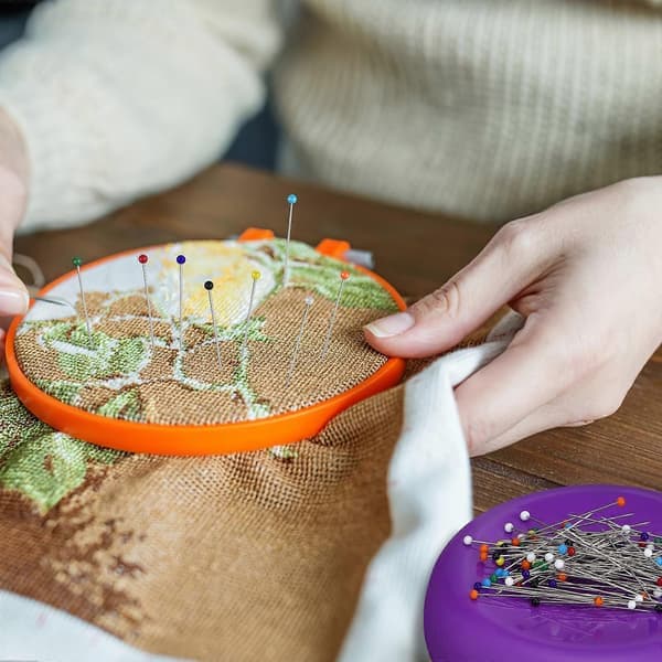 Magnetisk nålepute Magnetisk nåleholderpute med nåler