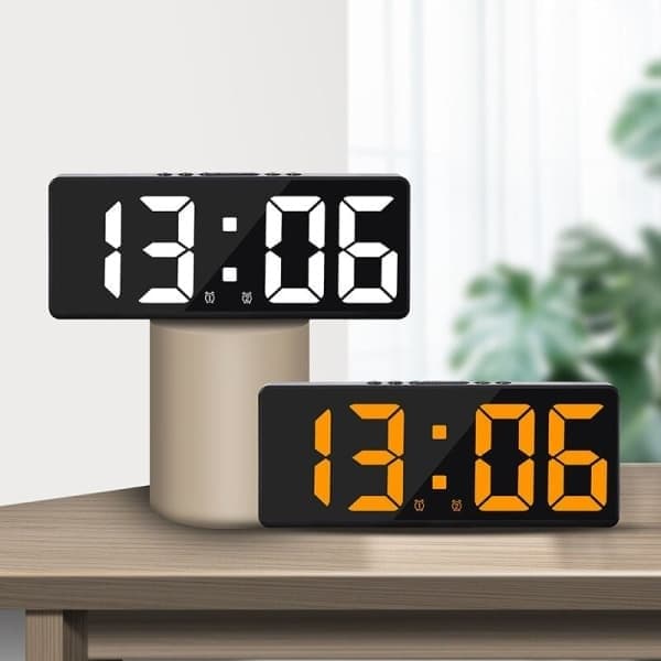 Smart stor digital väggklocka med APP-kontroll, tid/datum/ljudaktivering och nedräkningsfunktion