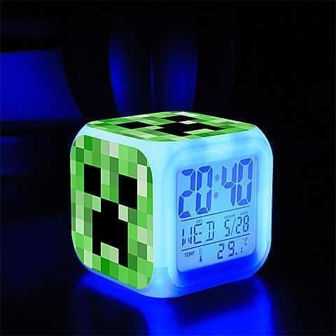 Yölamppu herätyskellolla, Minecraft väriä vaihtava (8*8*8cm)
