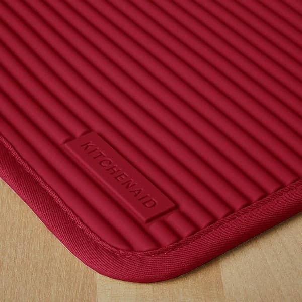 KitchenAid Ribbad Mjuk Silikon Grytunderlägg 2-delat Set, Blue Willow, 17.78cm x 22.86cm red