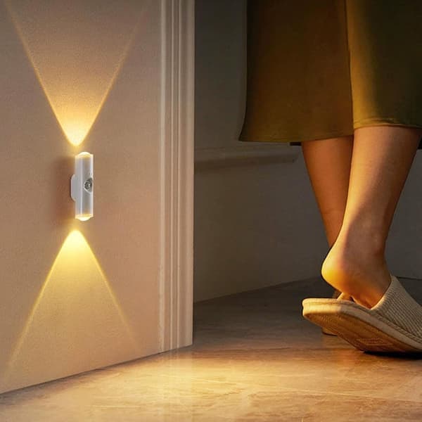 Genopladelig Smart LED Bevægelsessensor Omgivelseslys, Hul Farveskiftende Bevægelsessensorlampe til Trapper, Garderobe, Skab