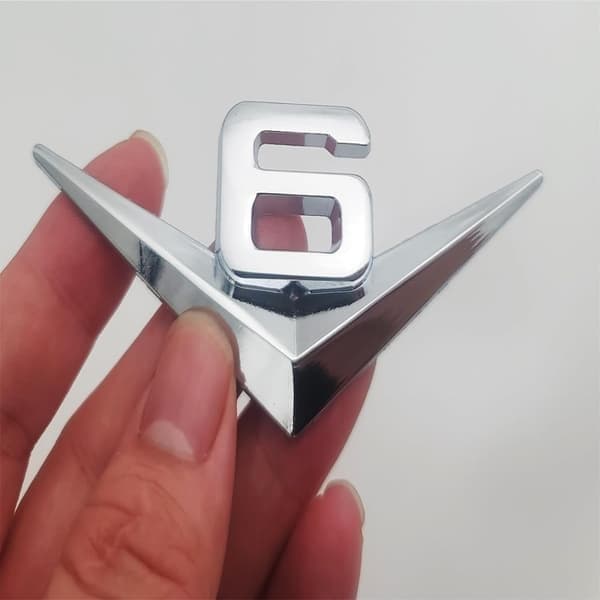 2 kpl 3D V6 -automerkki, metallinen logotarra