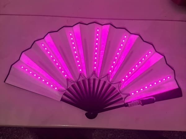 Glow Foldable LED-blæser Danse Lys Blæser Natteforestilling Glød i Mørket Festtilbehør, Pink Pink