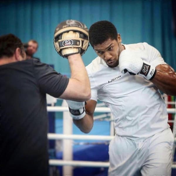 RIVAL Boxing RB5 Boxningshandskar med bar näve-känsla