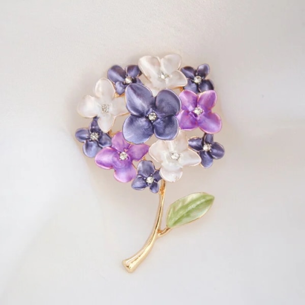 Creative Literary Purple Hydrangea Plant Flower Brooch Ladies Western Pin Sweater Brooch Accessories