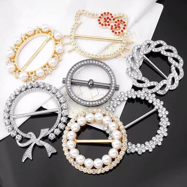 Luxury Crystal Pearl Circle Round Brooches Clothing Corner Hem Waist Buckles Scarf Buckle for T-Shirt Party Jewelry Accessories