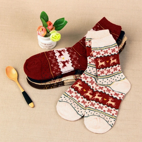 New Autumn And Winter Wool Socks Comfortable Soft Socks Cartoon Christmas Deer Jacquard Women's Socks Women's Mid Length Socks
