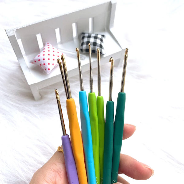 1Pcs Rubber Handle Crochet Hooks Needles 0.5mm-2.5mm Small Lace Yarn Weave Knitting Needles Hook For Dolls Tools 16 Sizes Hooks