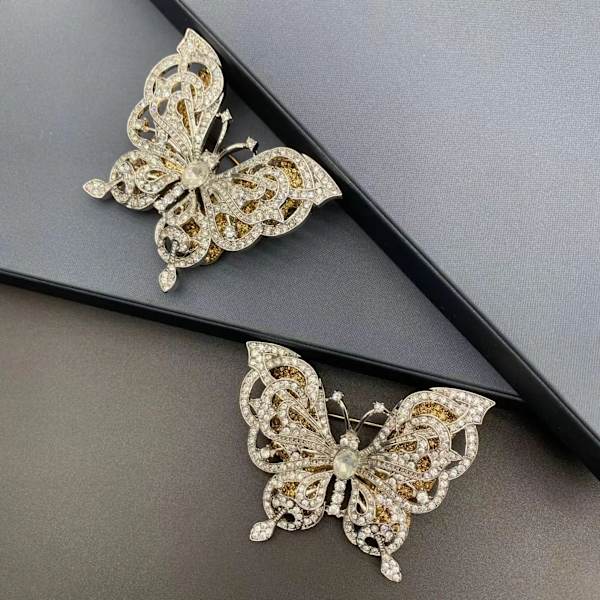 Qingdao medieval art retro style gift decoration multi-functional double butterfly brooch female
