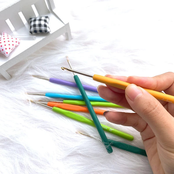1Pcs Rubber Handle Crochet Hooks Needles 0.5mm-2.5mm Small Lace Yarn Weave Knitting Needles Hook For Dolls Tools 16 Sizes Hooks