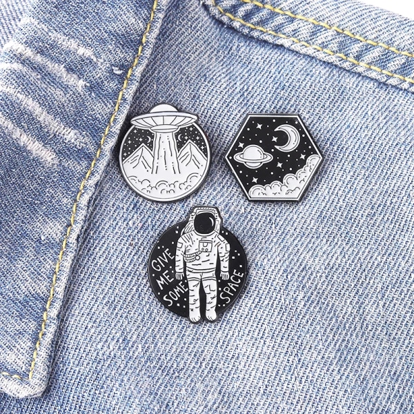 Wholesale Astronaut Galaxy Planet Moon Star UFO Brooches Space Lover Metal Badges Jewelry Rocket Lapel Enamel Pins