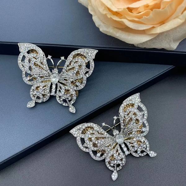 Qingdao medieval art retro style gift decoration multi-functional double butterfly brooch female