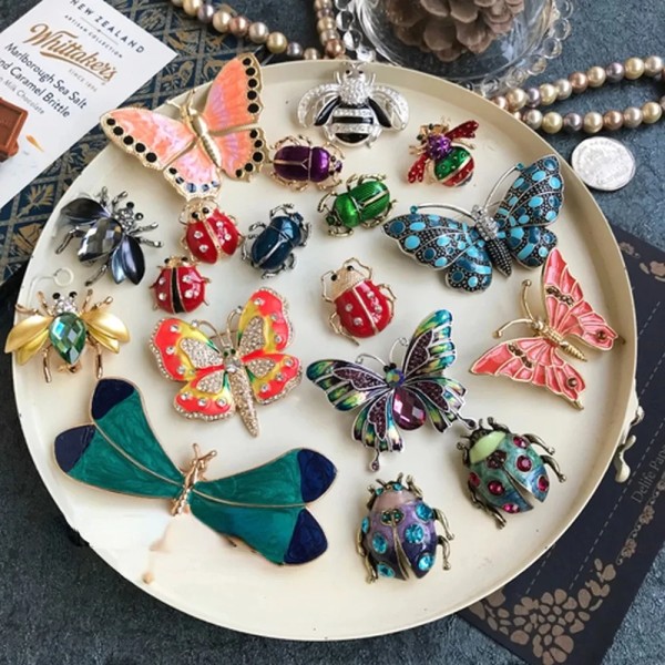 Retro Cute Butterfly Bee Enamel Brooches For Women's Clothing Fashion Insect Pins Novelty Crystal Rhinestone Brooch Pin Badges