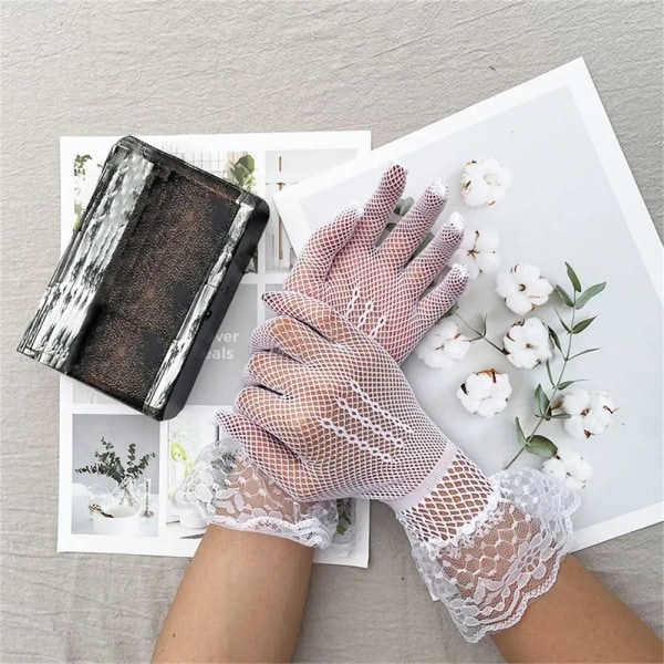 Elegant Uv-proof Driving Hollow Out Sexy Lace Gloves Mesh Fishnet Gloves Full Finger Gloves Bride Mittens