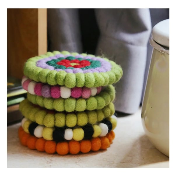 Cute Round Wool Felt Coasters Placemats Handmade Ball Poke Place Mat Insulated Colorful Wool Felt Kitchen Decoration Accessories