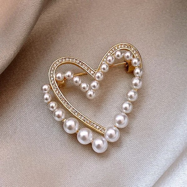 Exquisite Love Heart Brooches For Women Elegant Angel Wings Full Rhinestone Pearl Brooch Pins Sweater Cardigan Buckle Jewelry