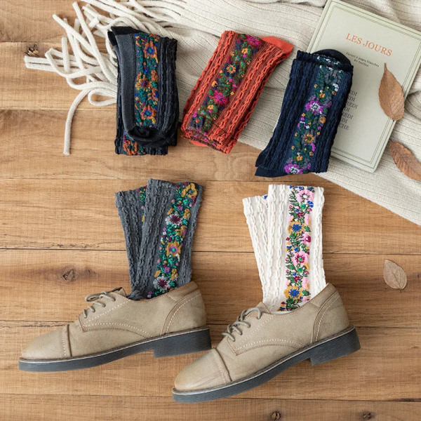FINETOO Women Socks Cotton Classic Palace Style Euramerican National Wild Flowers Autumn Winter Ladies Socks Warm Cute Sock New