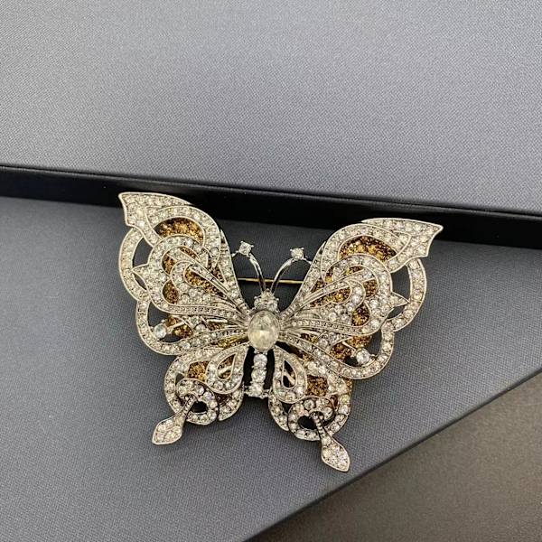 Qingdao medieval art retro style gift decoration multi-functional double butterfly brooch female