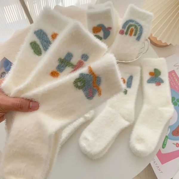 Women Girl Graffiti Plush Socks Winter Plush and Thick Insulation Socks Trendy White INS Floor Plush Keep Warm Socks