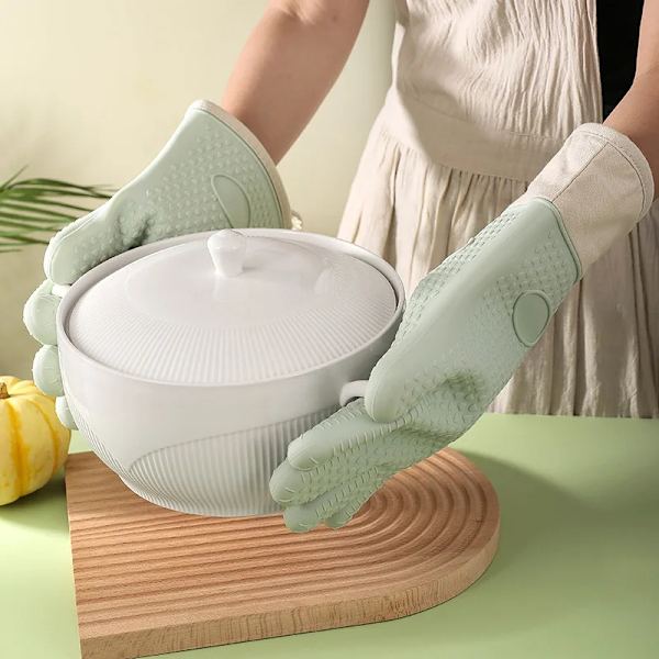 Silicone Anti Scald and Anti Slip Gloves Thickened High-temperature Microwave Oven Insulation Gloves Kitchen Baking Tools
