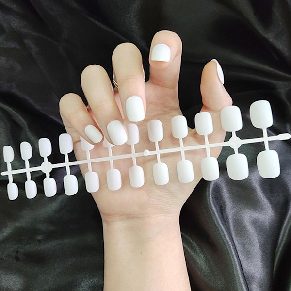 24 st Matte Bare Skin Tone Korta Nagelbitar  white 24pcs