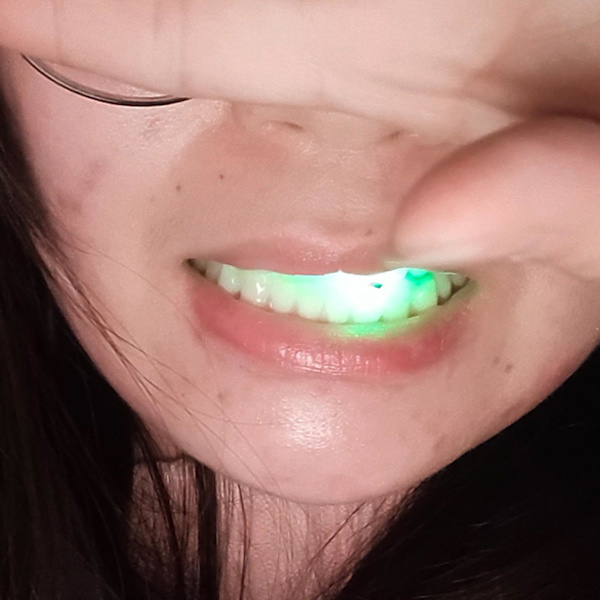 YXRRVING Blinkande LED Ljus Munskydd Bit Lysande Tänder För Halloweenfest Rave Lysande Bit Tandskydd Fest Skydd Mun Blixt Tillbehör