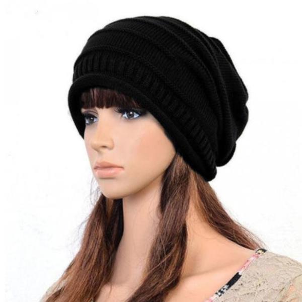 Vintermössa för kvinnor i kabelvirkad mjuk slouchy-modell Black