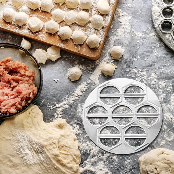 1 st Pro Tools Aluminiumlegering Dumpling Form Multi Hole Metal Dumplings Maker Hushåll Pierogi Form 14 Hål Dumpling