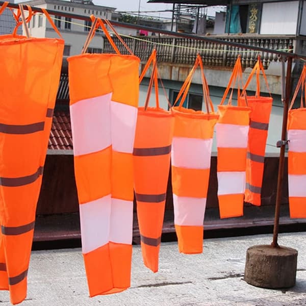 DEWIN Vindmätarstrumpa Nylon Flygplats Windsock Rip Stop Utomhus Vindmätarstrumpor med Reflekterande Bälte (08 m Röd och Vit Fluorescerande)