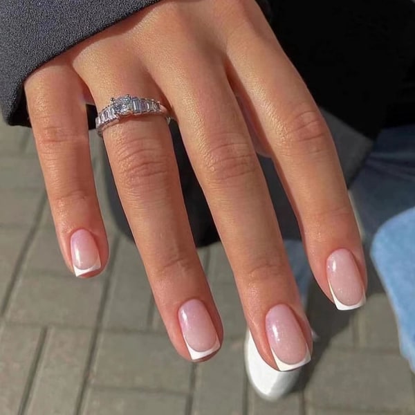 24 st Kort fyrkantig press på naglar Blankt lim på naglar Vit fransk spets akrylnaglar