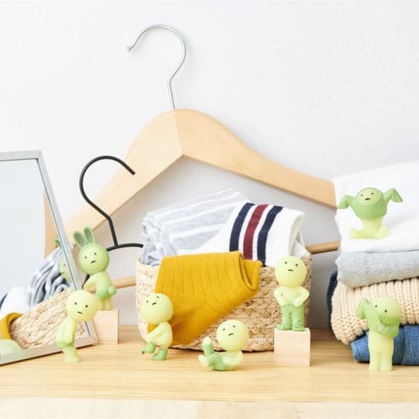 Äkta Smiski Corner Luminous Elf Series Blind Box, Figurpresent, Slumpmässig stil, 1 st {F2} Dressing Dressing