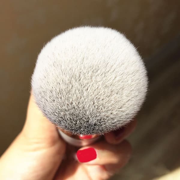 Fed pudderbørste nylonbørste makeupbørste - naturlig hvid, 1 stk.