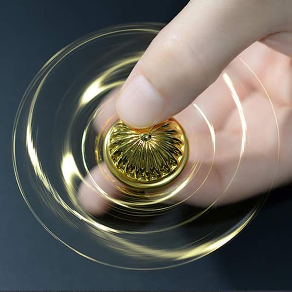 Magic Orb Tri - Spinner for angstlindring og fokus, sensorisk fidgetleke for voksne og barn, i gullfarget metallfinish gull Gold
