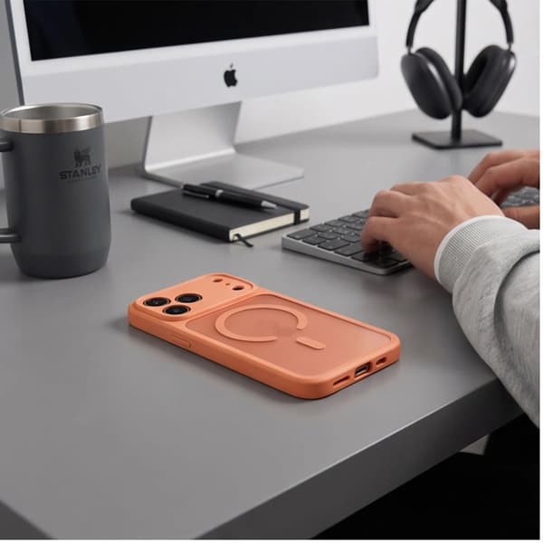 Tech-Protect Mobilskal För iPhone 18 Pro Magsafe Basicmag - Matte Cosmic Orange