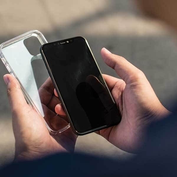 UNIQ LifePro Tinsel skal iPhone 11 Pro Max Ångrök