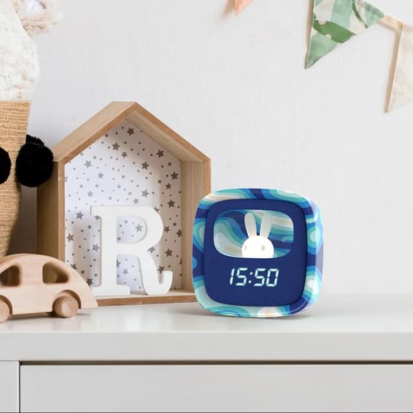 MOB vækkeur med natlys Billy Clock - Blue Wave Blå