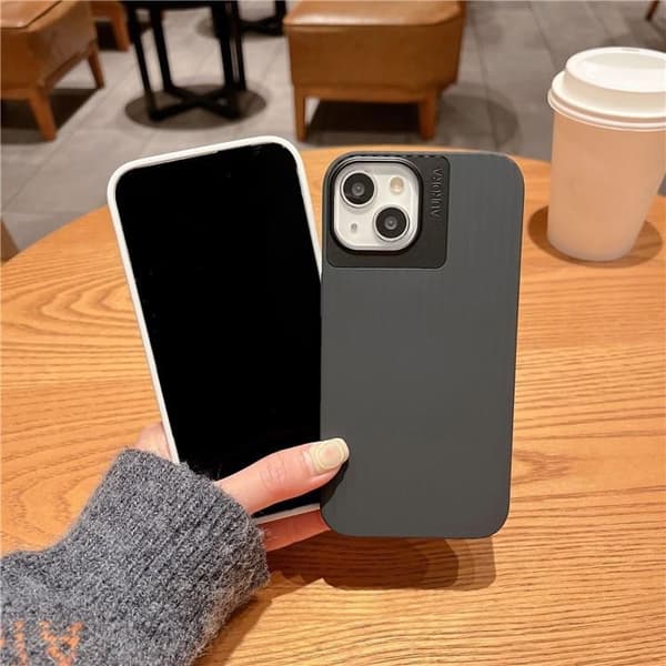 Mobilskal till iPhone 14 Aurora Stripes - Svart Svart
