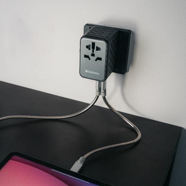 Verbatim Rejseoplader GaN 100W PD 2xUSB-C 2xUSB-A EU/UK/USA - Sort Svart